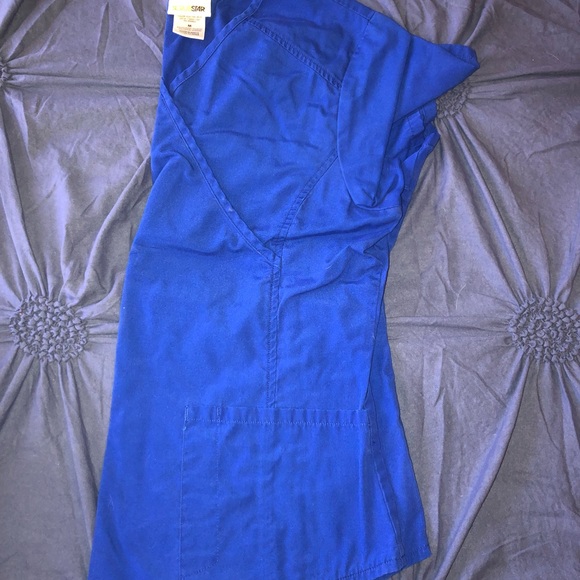 Medical Scrubs size Medium-5 Shirts 3 pants - Picture 2 of 5